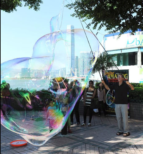 Bubble show wows Hong Kong people