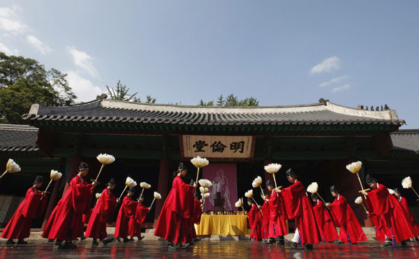 S. Korean students memorize philosopher Confucius