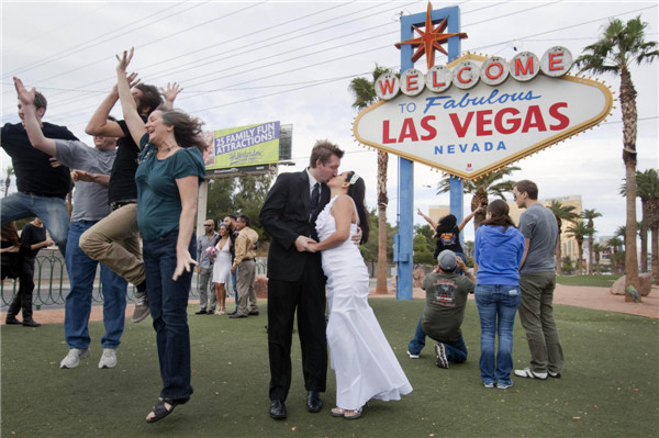 American couples mark 12-12-12 with weddings