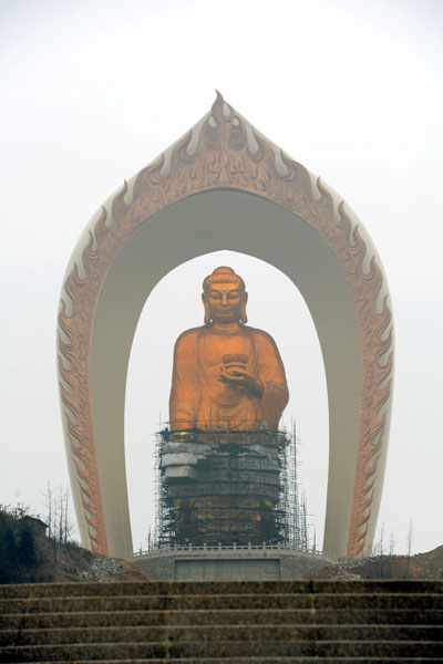 Tallest Buddha statue goes up in E China