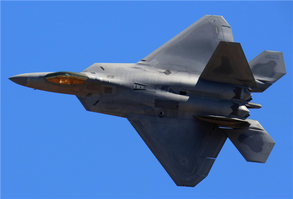 F-22A Raptor performs in Australian Intl Airshow
