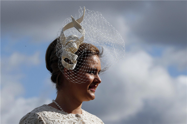 Ladies Day hat fashion