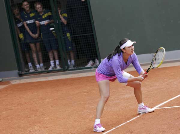 Peng Shuai defeats Camila Giorgi at first round