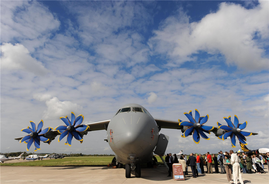 Moscow air show opens with flight demonstrations