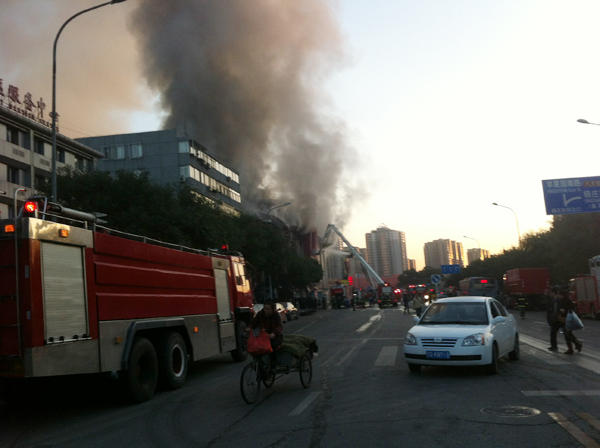 Shopping mall fire killed 2 in downtown Beijing