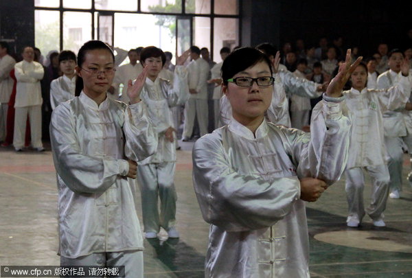 Tai chi enthusiasts show their moves in C China