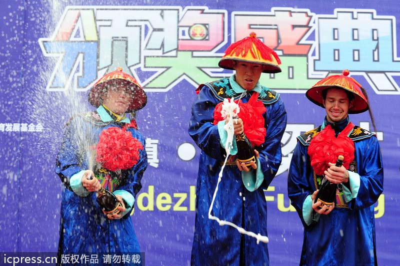 Traditional awards for Tour of Poyang Lake