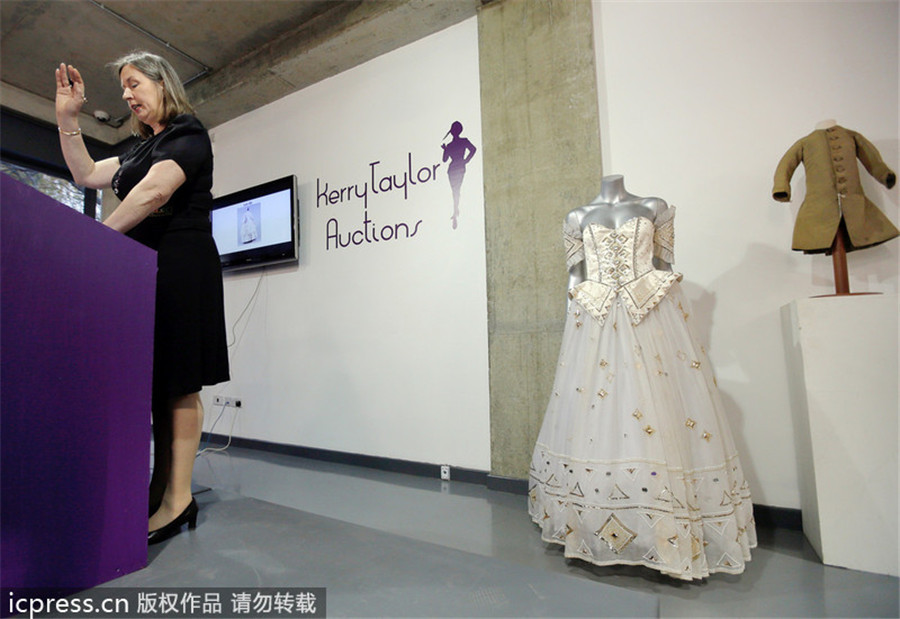 Ball gown worn by Diana fetches $167,000