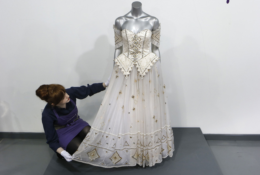 Ball gown worn by Diana fetches $167,000