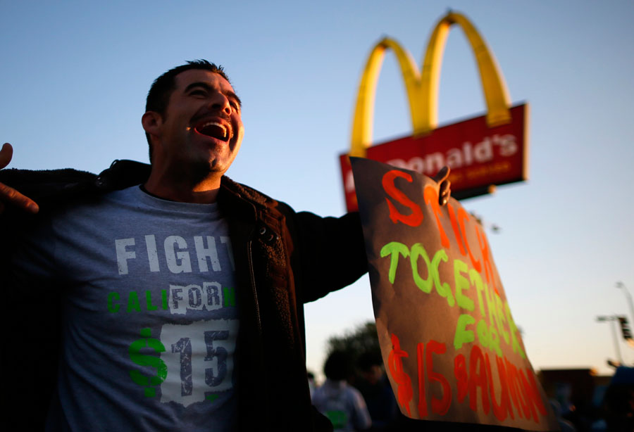 US fast-food workers demand higher wages