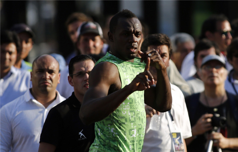 Bolt throws down bus challenge in China