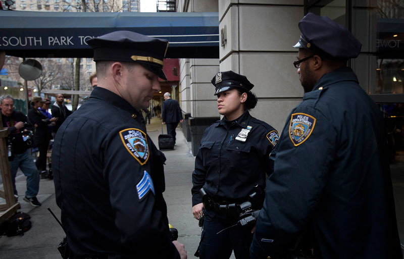 A man and a child jump off Manhattan building