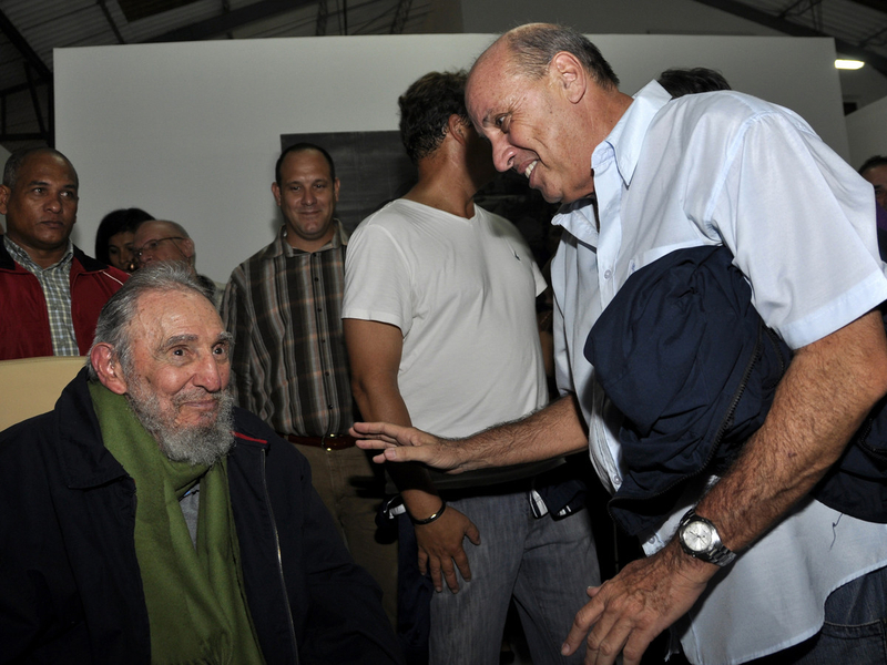 Fidel Castro makes first public appearance in 9 months