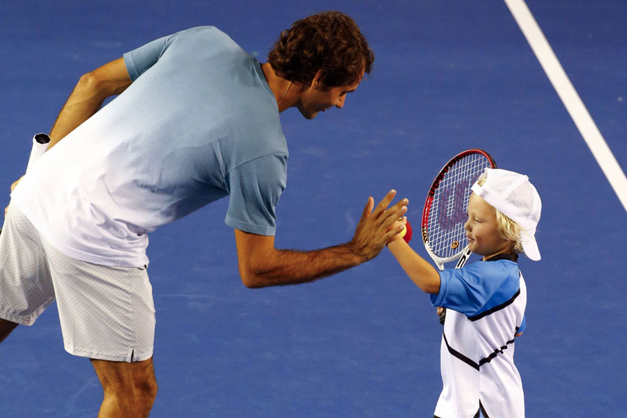 Federer leads Kids Tennis Day before Australian Open