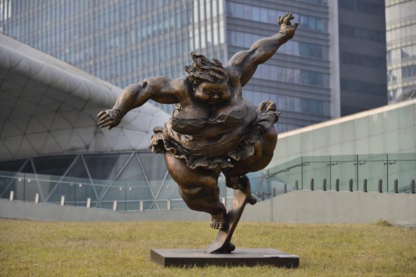 'Chubby Women' sculptures displayed in Guangzhou