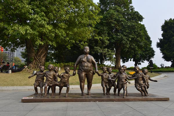 'Chubby Women' sculptures displayed in Guangzhou