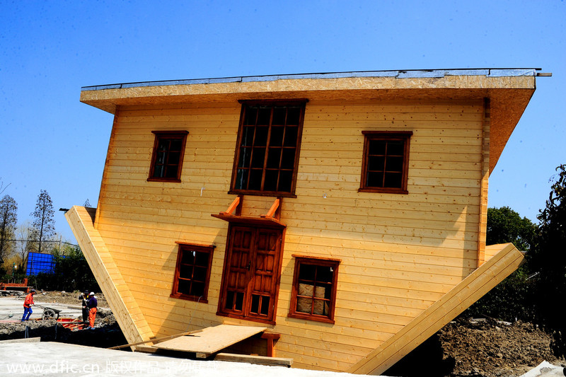 'Upside down house' attracts lots of attention