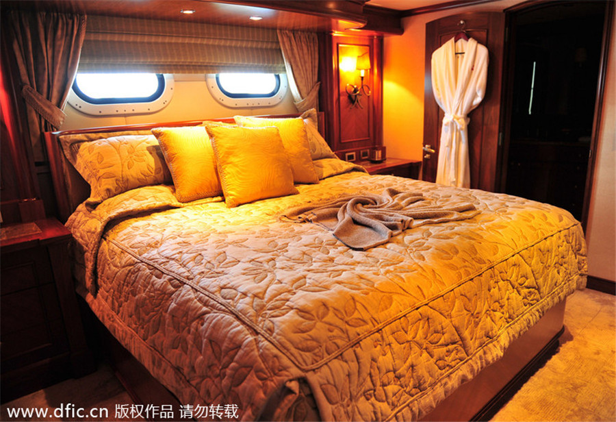 Luxury yacht, jet exhibition underway in Hainan