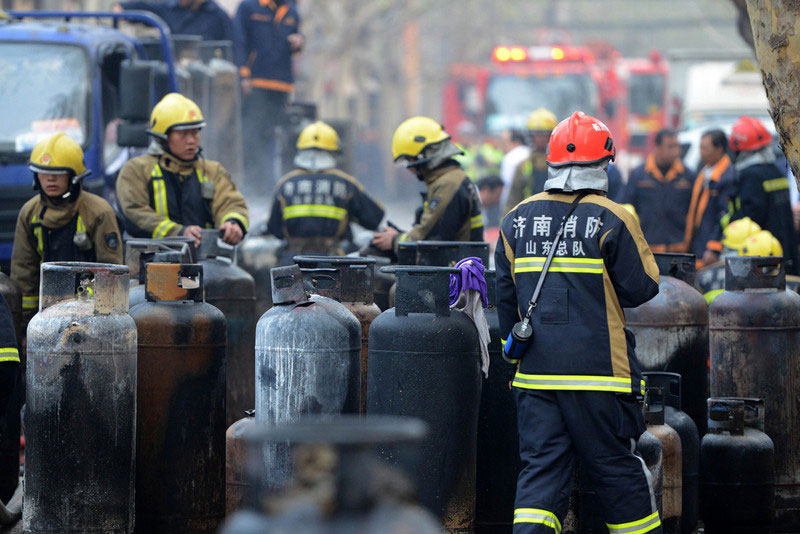 Gas cylinders explode in E China