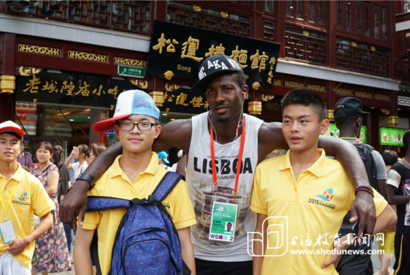 八国足球青少年畅游上海 感受中国文化