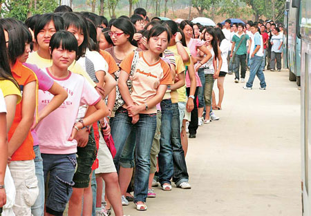 96,000 students in Sichuan quake zones sit for top exam