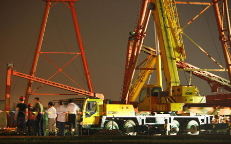 4 dead, 2 injured in crane collapse at rail construction site