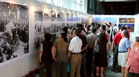 Exhibition showcases Chengdu's achievements in past 6 decades