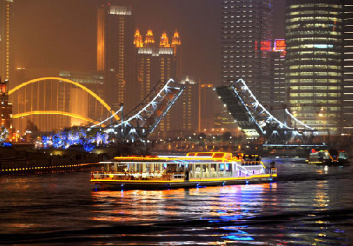 Tianjin shines to welcome Davos Forum