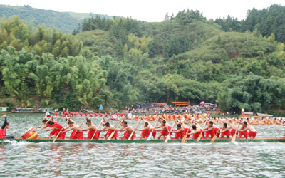 Dragon boat competition in Liuzhou