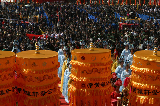 10,000 pay respects to Yellow Emperor in Shaanxi