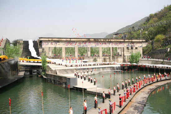 Water Festival flows from Dujiangyan Dam