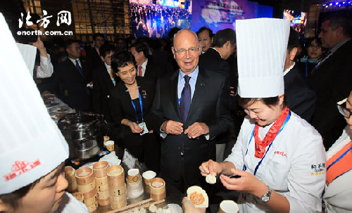 Guests enjoy a Cultural Soiree at Annual Meeting of the New Champions 2012