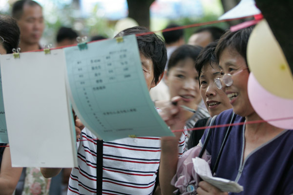 Changchun parents try bringing their unmarried kids closer to love