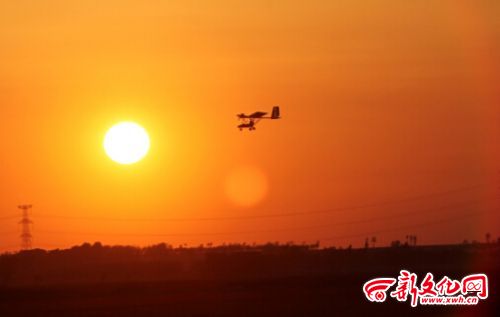 China man pilots his own homemade aircraft