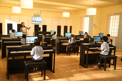 Piano teaching system for children launched in Beijing