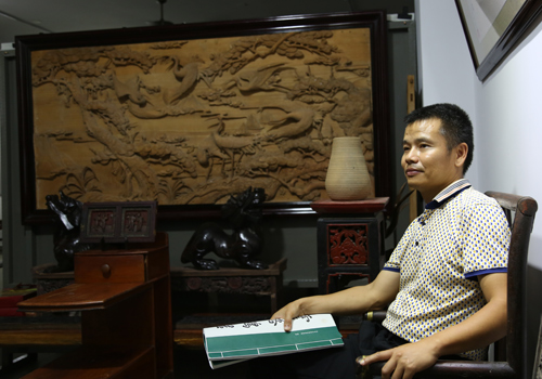 Woodcut masters carve out a living in Pu'er