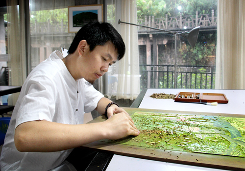 Woodcut masters carve out a living in Pu'er