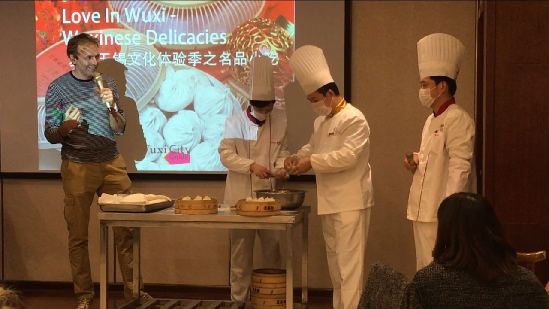 Iconic Wuxi eatery reveals tasty treats