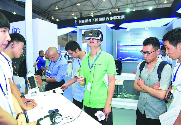 VR products at the 2016 Chengdu Global Innovation and Entrepreneurship Fair