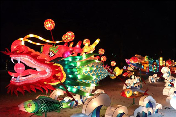 Lanterns illuminate Changling Lake Park