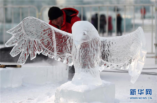 Ice sculpture competition takes place at ice and snow world