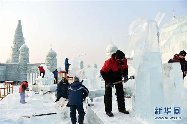 Ice sculpture competition takes place at ice and snow world