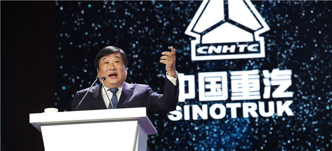 Tan Xuguang, chairman of Sinotruk delivers a speech