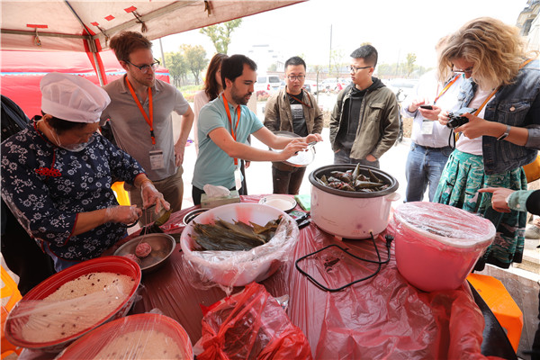 Silkworm Festival brings visitors to Tongxiang