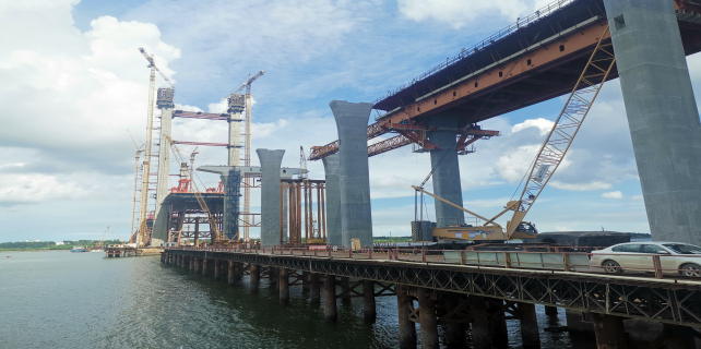 Crosssea bridge under construction in Zhanjiang