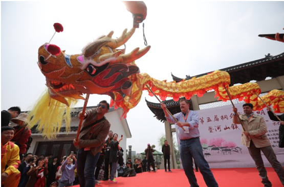 Silkworm Festival brings visitors to Tongxiang