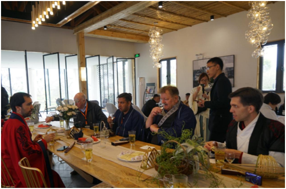 Tongxiang invites foreign visitors to experience spring scenery