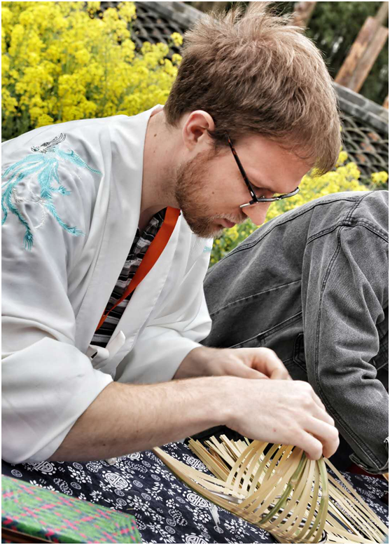 Tongxiang invites foreign visitors to experience spring scenery