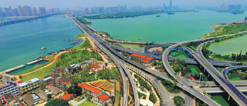 Upgrading Xiamen on both sides of the water