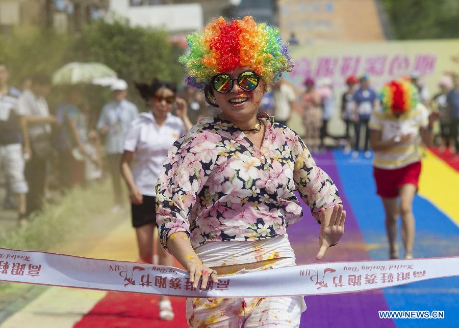 High-heeled sprint event held in Chongqing, southwest China